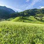 Happy Stubai