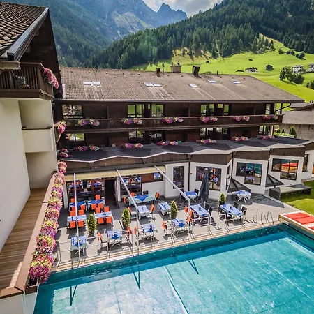 Happy Stubai Otel